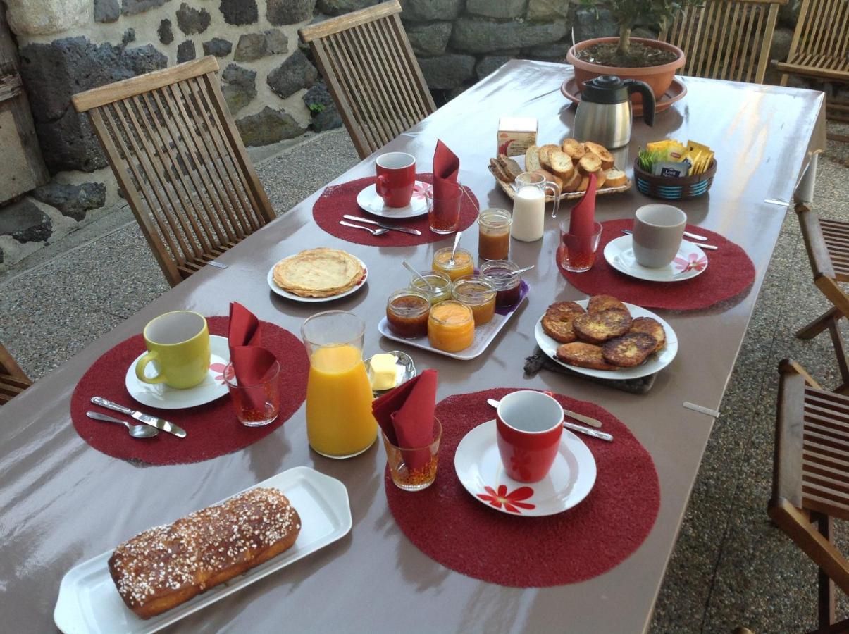 Bed and Breakfast La Freycenette Arlempdes Exterior foto